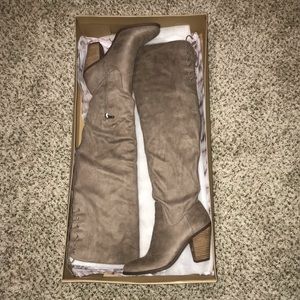 Knee thigh high boots